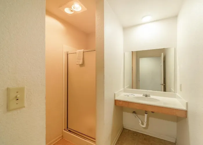 High Five Killeen-forthood Hotel *